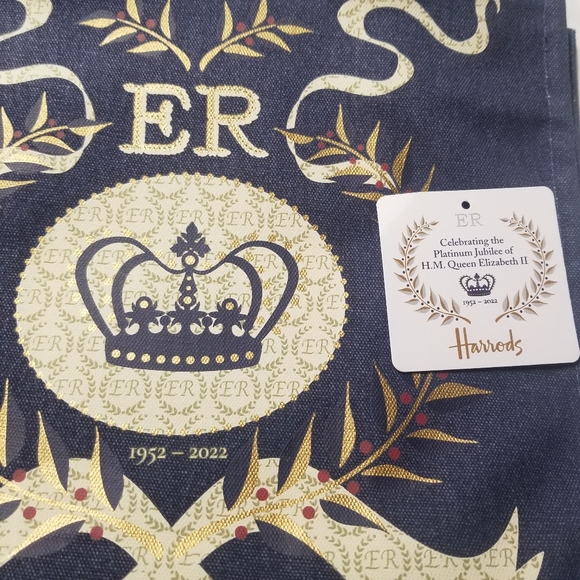 Harrods Queen Elizabeth II 2022 Platinum Jubilee Anniversary Navy Tote Bag, NWT - Picture 2 of 12